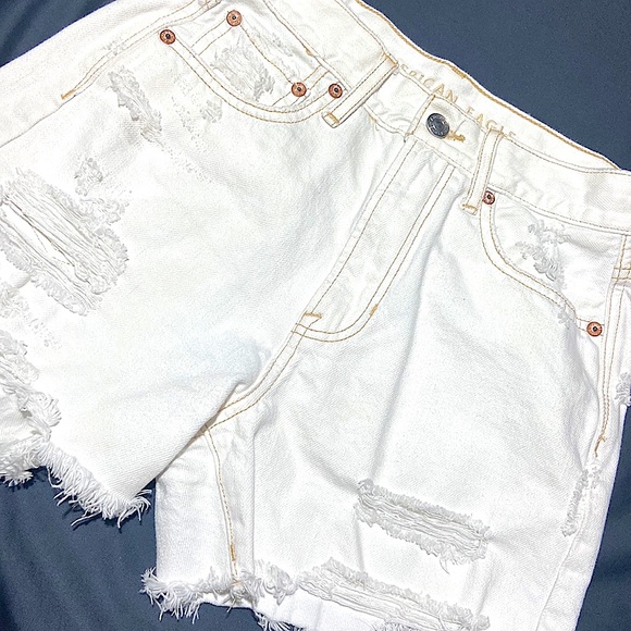 American Eagle 90’s Boyfriend Short. Size 0. Hi-Rise Distressed. Off White. - Picture 2 of 10